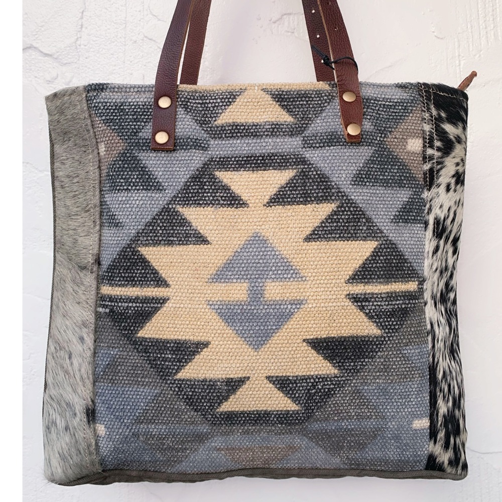 Last 1 New Amazing Boho Tote Handbag w/Leather - Picture 1 of 5